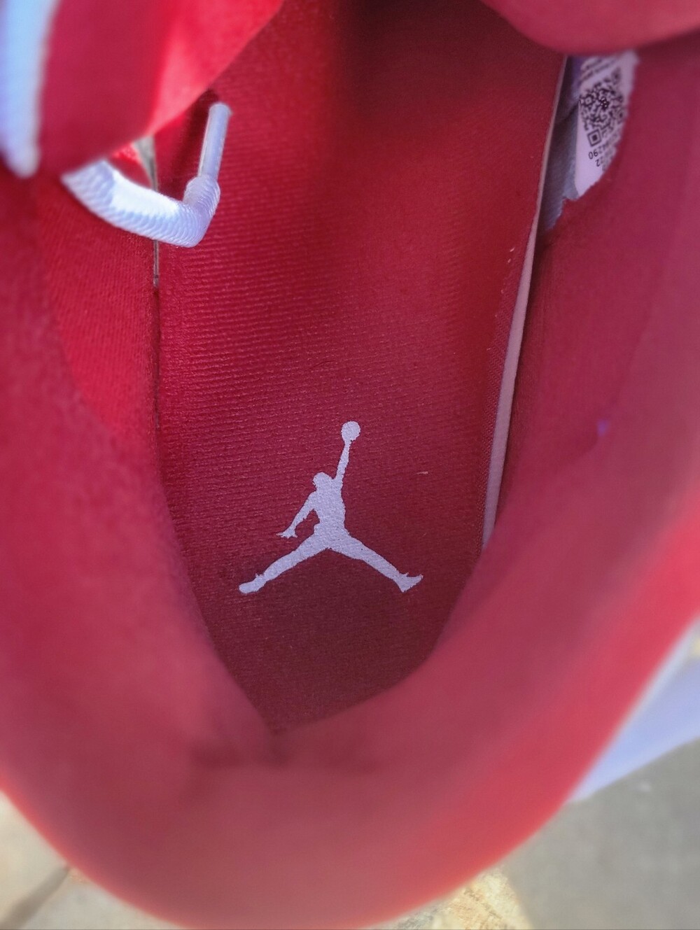 Jirdan 11 Retro 'Cherry" - Picture 7 of 10